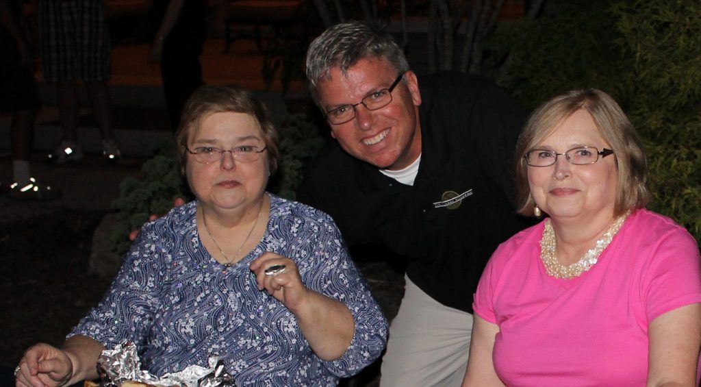 2013 Knolls Marburn home tour George Cleary poses with two women