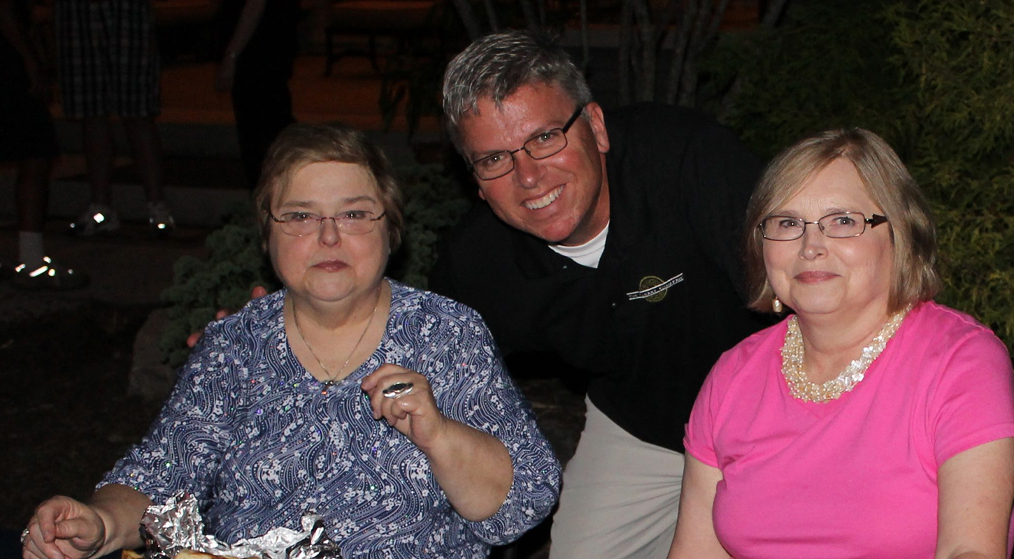 2013 Knolls Marburn home tour George Cleary poses with two women